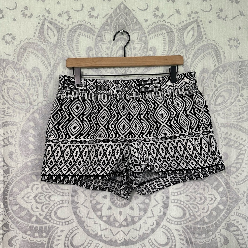 Nice $68 J Crew J.Crew Black & White Tribal Pull On Womens Shorts Pockets 8 M